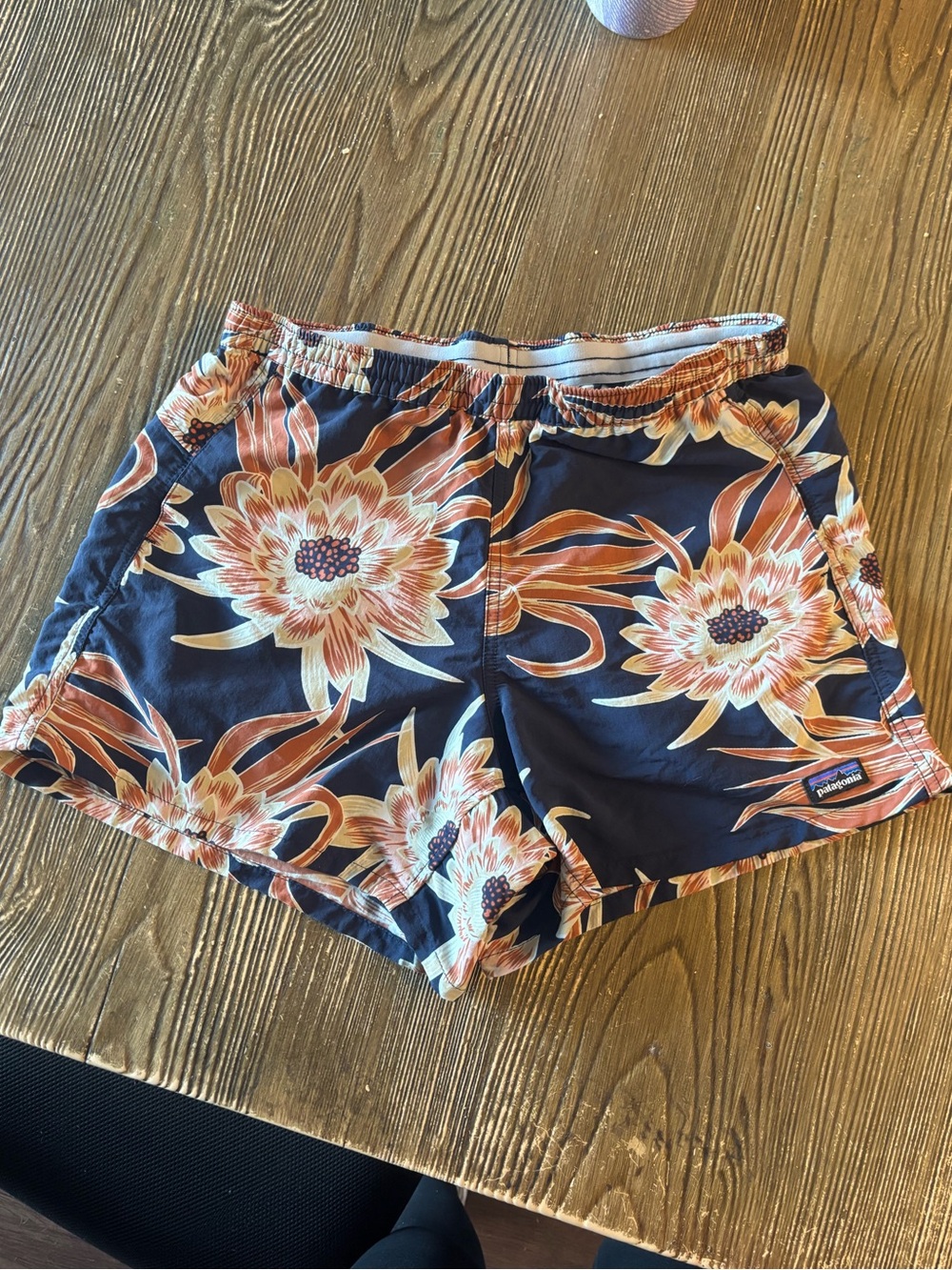 Patagonia Navy Floral Elastic Waist Women's Shorts size Small